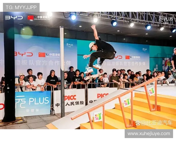 杭州飞盘队在世界滑板锦标赛中展现出卓越灵活性与团队协作能力的精彩表现